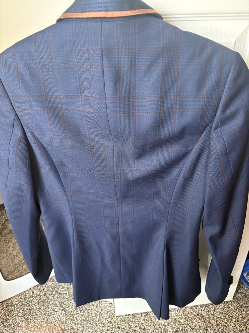 Custom Collars April Hunt Show Coat - Picture 3 of 3